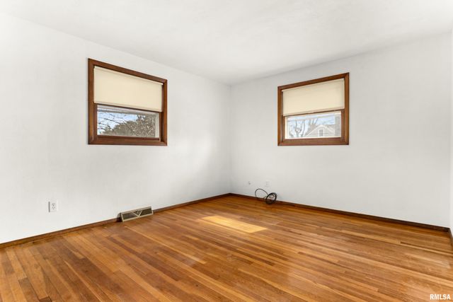 2408 W MOSS Avenue, West Peoria, IL 61604