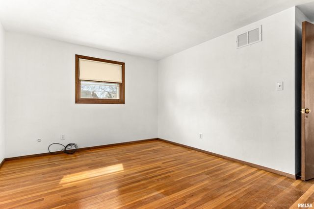 2408 W MOSS Avenue, West Peoria, IL 61604