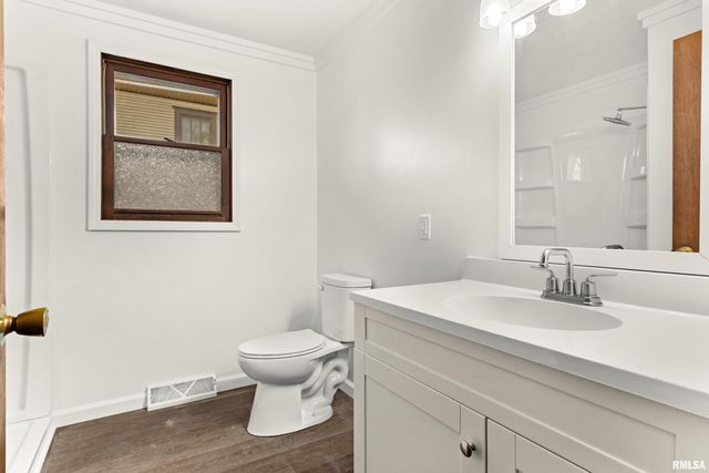 2408 W MOSS Avenue, West Peoria, IL 61604