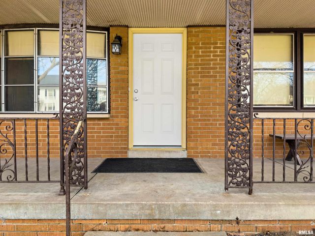 2408 W MOSS Avenue, West Peoria, IL 61604