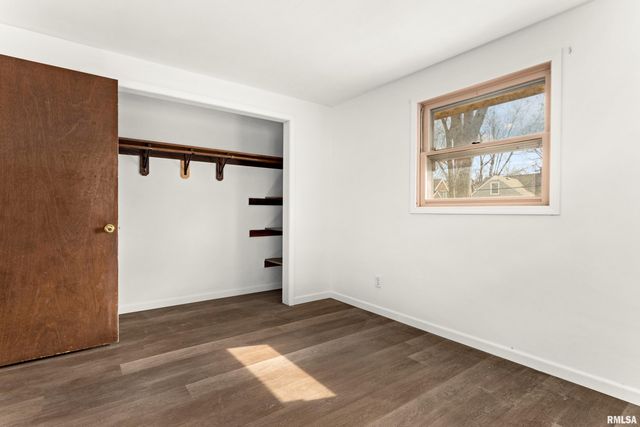 2408 W MOSS Avenue, West Peoria, IL 61604