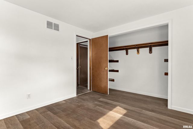 2408 W MOSS Avenue, West Peoria, IL 61604