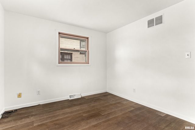 2408 W MOSS Avenue, West Peoria, IL 61604