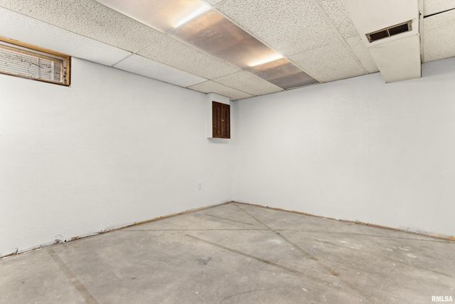 2408 W MOSS Avenue, West Peoria, IL 61604