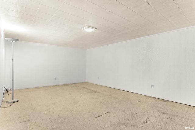 2408 W MOSS Avenue, West Peoria, IL 61604