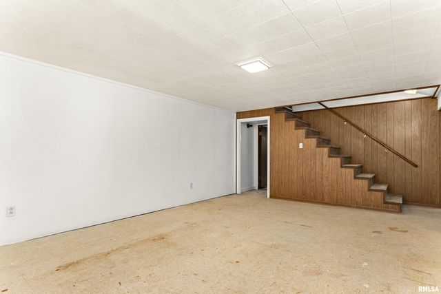 2408 W MOSS Avenue, West Peoria, IL 61604