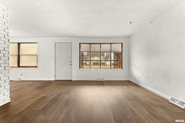 2408 W MOSS Avenue, West Peoria, IL 61604