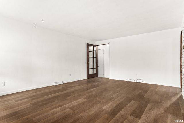 2408 W MOSS Avenue, West Peoria, IL 61604