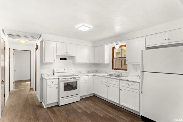 2408 W MOSS Avenue, West Peoria, IL 61604