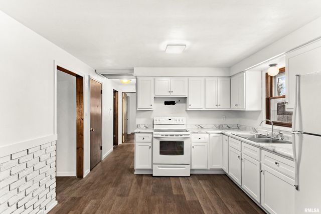 2408 W MOSS Avenue, West Peoria, IL 61604