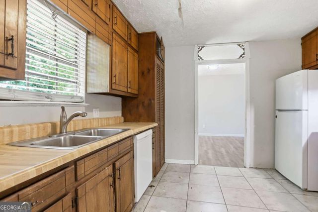 3848 Valley Brook Road, Snellville, GA 30039