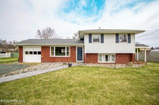 32 Homestead Drive, Colonie, NY 12110