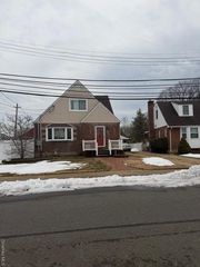 2 Grenville Court, East Rockaway, NY 11518