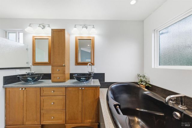 28 Winestone Ct, Napa, CA 94558