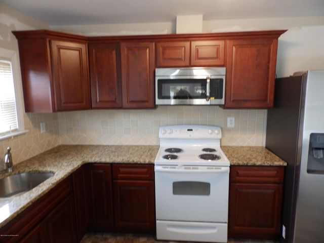 25 Hyannis Street, Toms River, NJ 08757