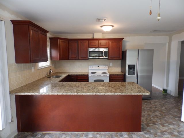 25 Hyannis Street, Toms River, NJ 08757