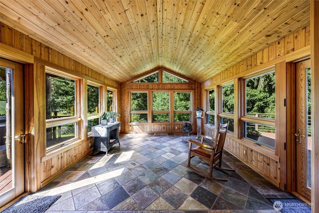 6701 Holst Road, Clinton, WA 98236