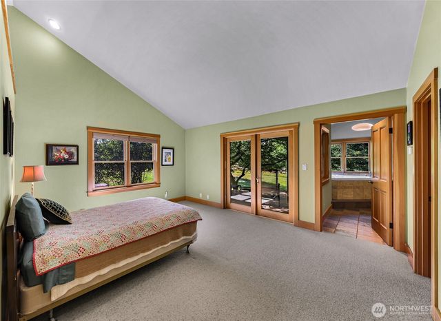 6701 Holst Road, Clinton, WA 98236
