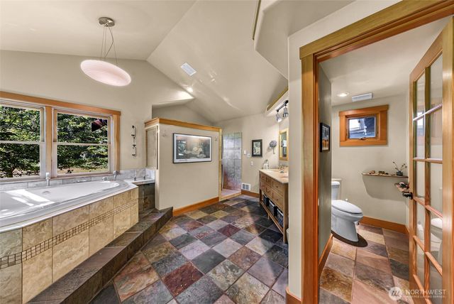 6701 Holst Road, Clinton, WA 98236