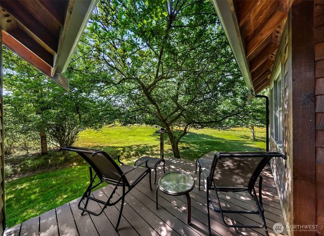 6701 Holst Road, Clinton, WA 98236