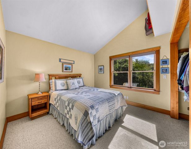 6701 Holst Road, Clinton, WA 98236