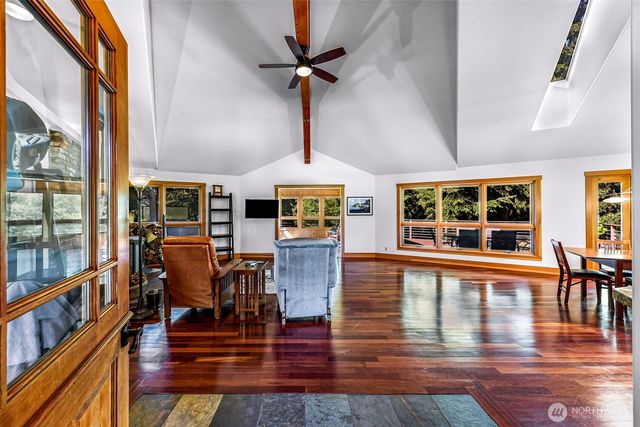 6701 Holst Road, Clinton, WA 98236