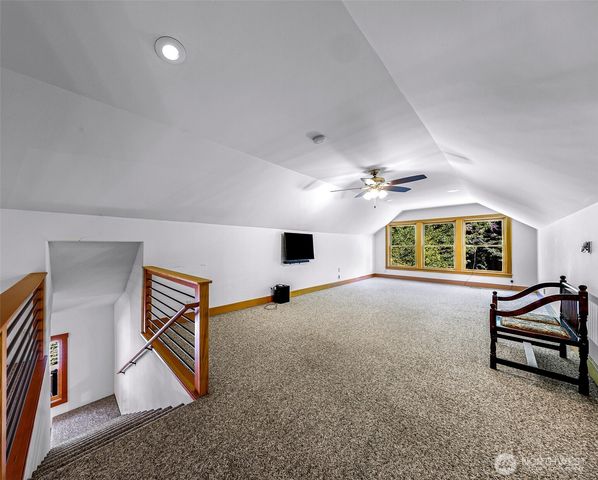 6701 Holst Road, Clinton, WA 98236