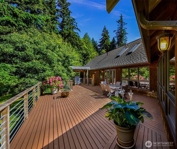 6701 Holst Road, Clinton, WA 98236