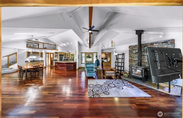 6701 Holst Road, Clinton, WA 98236