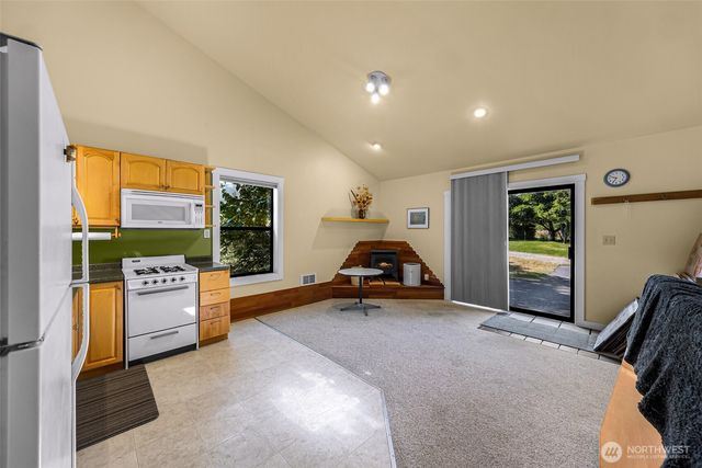 6701 Holst Road, Clinton, WA 98236
