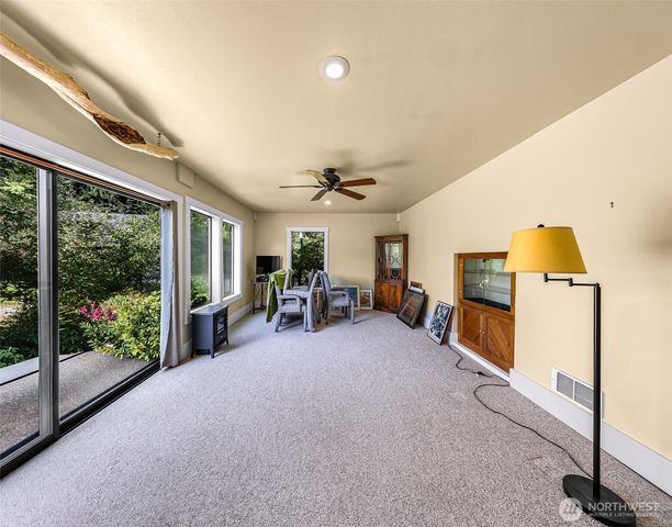 6701 Holst Road, Clinton, WA 98236