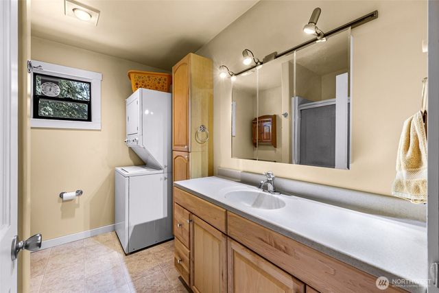 6701 Holst Road, Clinton, WA 98236