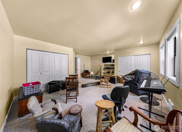 6701 Holst Road, Clinton, WA 98236
