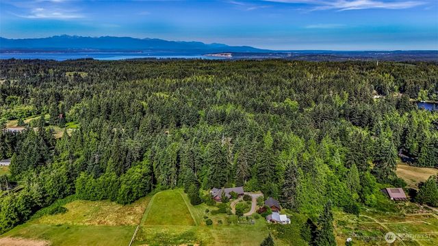 6701 Holst Road, Clinton, WA 98236