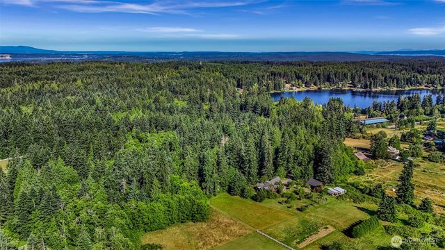 6701 Holst Road, Clinton, WA 98236