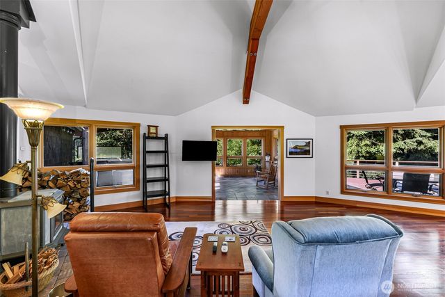 6701 Holst Road, Clinton, WA 98236