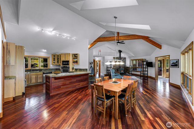 6701 Holst Road, Clinton, WA 98236