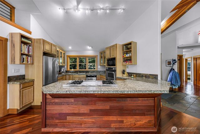 6701 Holst Road, Clinton, WA 98236