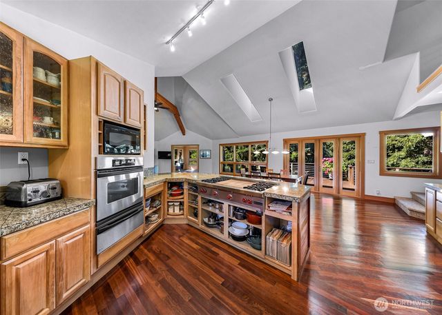 6701 Holst Road, Clinton, WA 98236