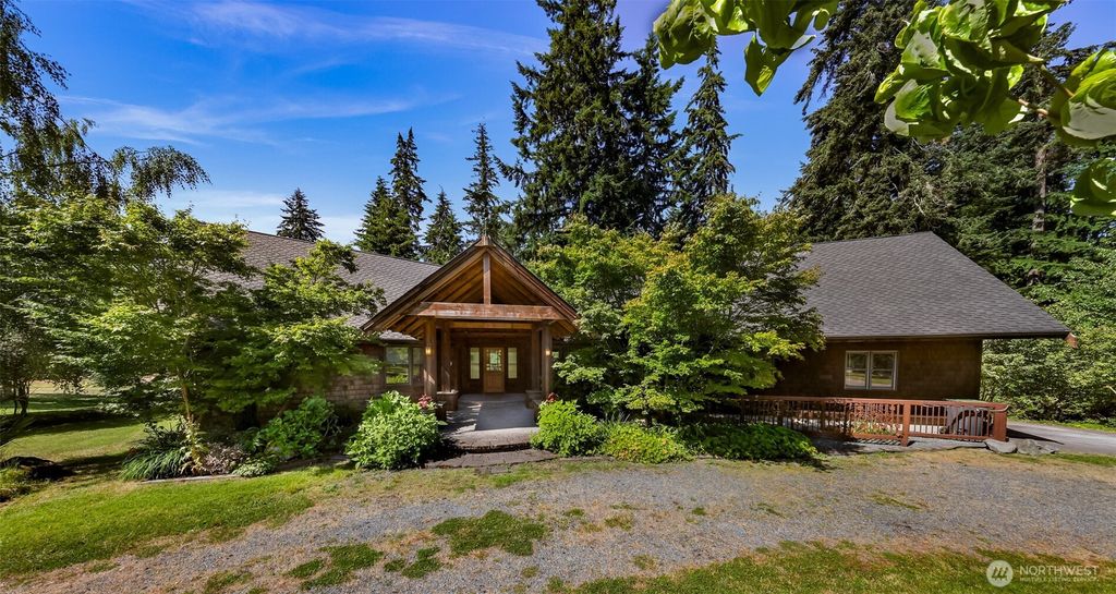 6701 Holst Road, Clinton, WA 98236