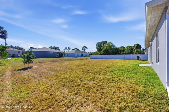 190 Silver Frost Street SE, Palm Bay, FL 32909