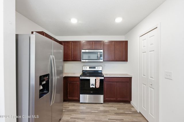 190 Silver Frost Street SE, Palm Bay, FL 32909