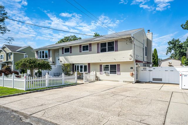201 Overton Street, Deer Park, NY 11729