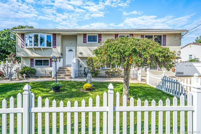 201 Overton Street, Deer Park, NY 11729