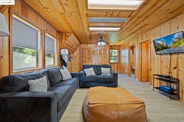 27066 Summerhill Dr, Strawberry, CA 95375