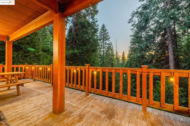 27066 Summerhill Dr, Strawberry, CA 95375