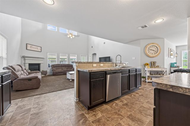 2902 Silverhorn Lane, Rosenberg, TX 77471