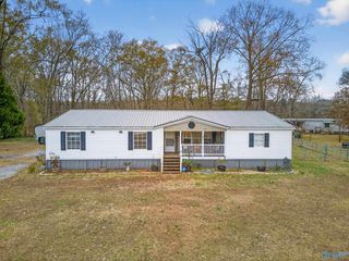 450 Lake Circle, Gadsden, AL 35901