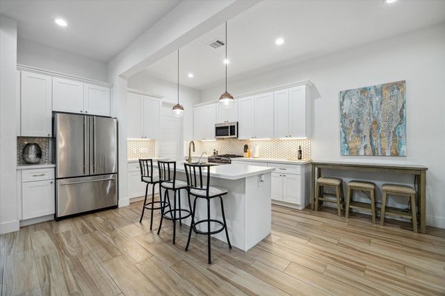 5021 Creekmont Drive, Houston, TX 77091