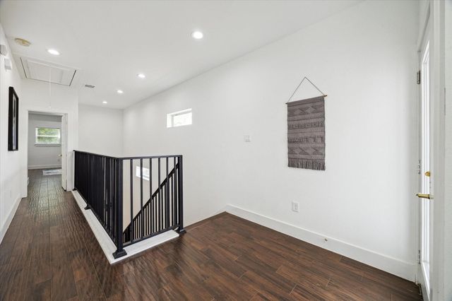 5021 Creekmont Drive, Houston, TX 77091